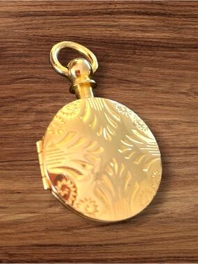 Gold Floral Engraved Locket Pendant - Women Jewelry
